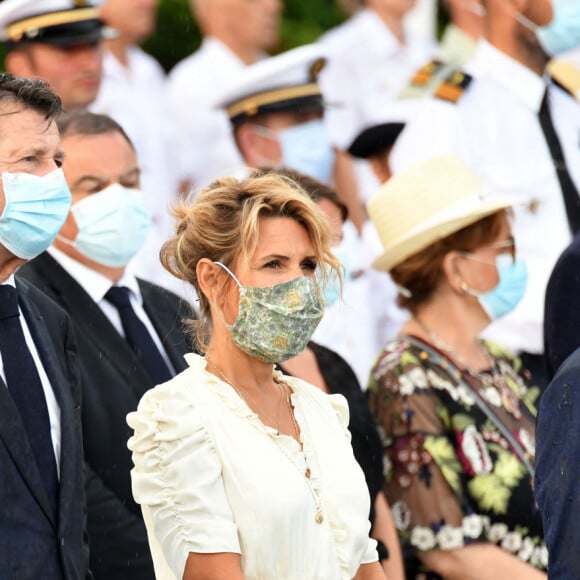 Bernard Gonzalez, le préfet des Alpes-Maritimes, Christian Estrosi, le maire de Nice, et sa femme, Laura Tenoudji Estrosi durant le défilé militaire lors de la Cérémonie du 14 juillet à Nice, esplanade Jacques Cotta. © Bruno Bebert / Bestimage