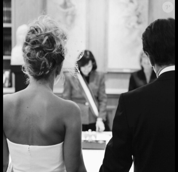 Laura Tenoudji partage des photos inédites de son mariage sur Instagram. Le 12 novembre 2020.