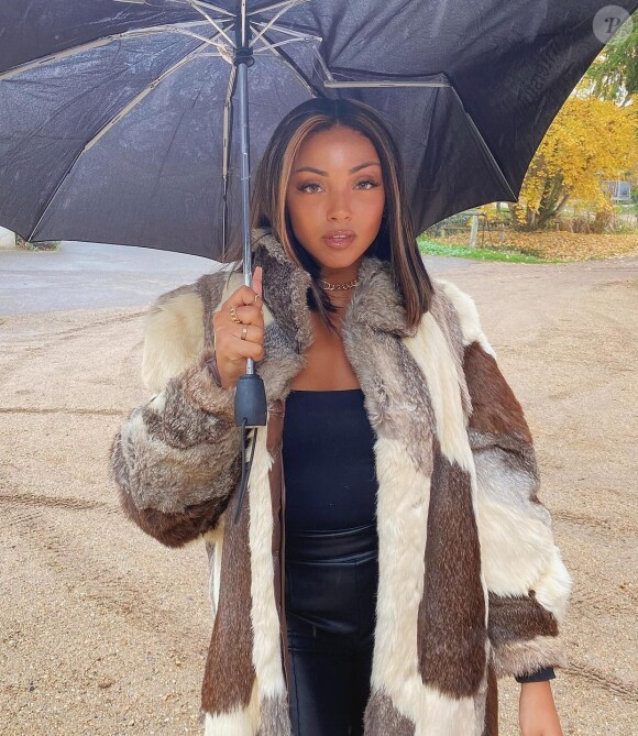 Wejdene prend la pose sur Instagram. La chanteuse a dévoilé en septembre son tout premier album en septembre dernier, "16".