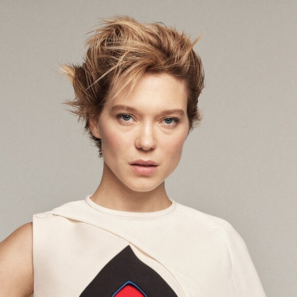 Léa Seydoux pose pour la nouvelle campagne de Louis Vuitton avec une sélection de jeux pour lutter contre le confinement. 