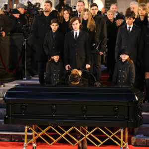 Céline Dion, ses enfants René-Charles Angélil, les jumeaux Nelson Angélil et Eddy Angélil, Anne-Marie Angélil-Dupré, la fille de René Angélil et son mari Marc Dupré et Jean-Pierre Angéli, le fils de René Angélil - Sorties des obsèques nationales de René Angélil en la Basilique Notre-Dame de Montréal, le 22 janvier 2016. © Morgan Dessales/Bestimage 