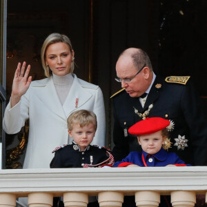 La princesse Charlène de Monaco, le prince Albert II de Monaco, le prince Jacques et la princesse Gabriella - La famille princière de Monaco au balcon du palais lors de la Fête nationale monégasque à Monaco. Le 19 novembre 2019 © Claudia Albuquerque / Bestimage