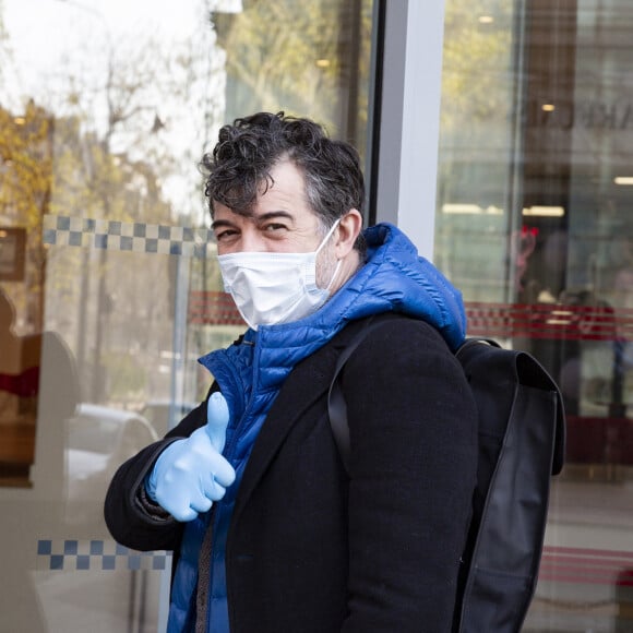 Exclusif - Stéphane Plaza - L'équipe de l'émission "Les Grosses Têtes" continue de travailler pendant le confinement lors de l'épidémie de coronavirus (COVID-19) le 6 avril 2020. © Jack Tribeca / Bestimage