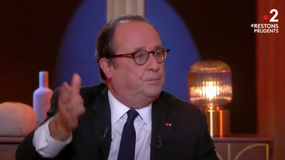 François Hollande dans "6 à la maison" sur France 2. Il revient sur la question posée à Emmanuel Macron en pleines commémorations du 11 novembre.