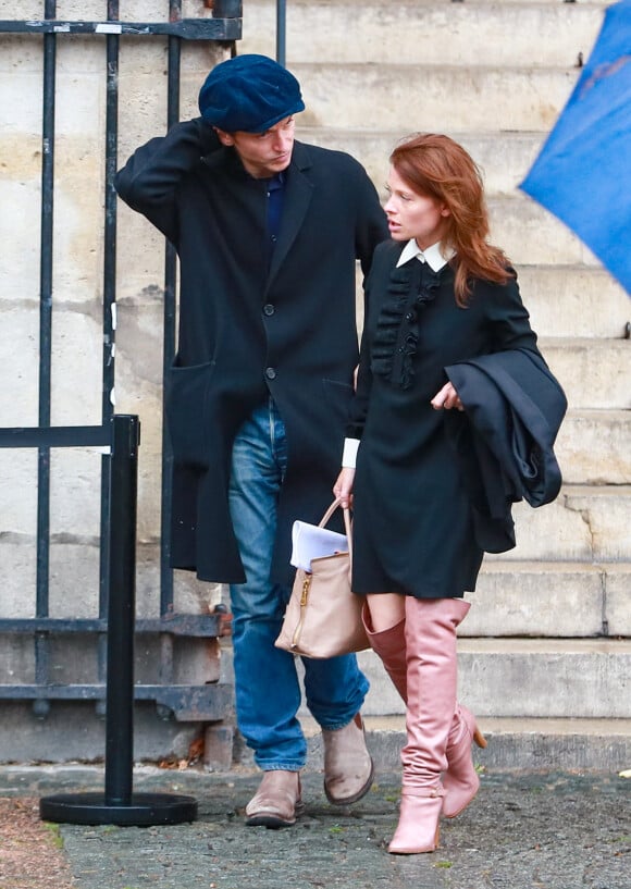 Le chanteur Raphaël (Raphaël Haroche) et sa compagne Mélanie Thierry - Obsèques du photographe allemand Peter Lindbergh en l'église Saint-Sulpice à Paris le 24 septembre 2019. 
