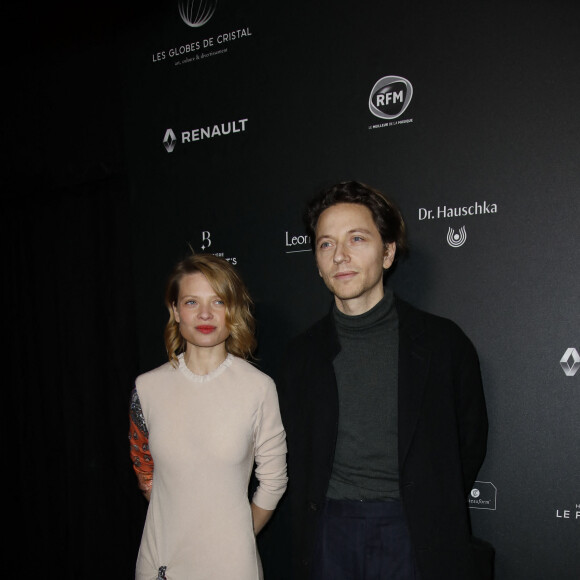 Mélanie Thierry et son compagnon Raphaël arrivent à la 14ème cérémonie des Globes de Cristal, à la salle Wagram à Paris, le 4 février 2019. © Marc Ausset-Lacroix/Bestimage 