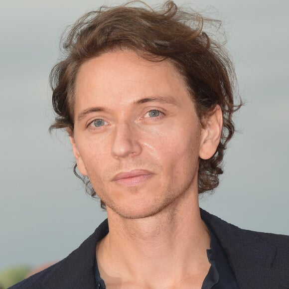 Le chanteur Raphaël - Photocall sur le tapis rouge du festival du film de Cabourg le 16 juin 2018. © Coadic Guirec / Bestimage