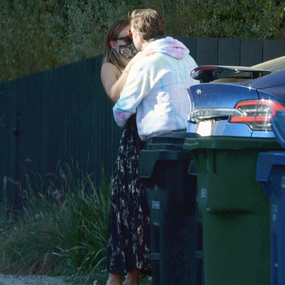 Exclusif - Olivia Wilde et son ex fiancé Jason Sudeikis partagent un moment de tendresse quelques jours après l'annonce de la rupture de leurs fiançailles à Los Angeles le 16 novembre 2020.