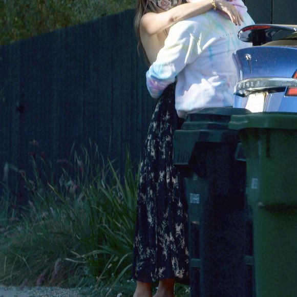 Exclusif - Olivia Wilde et son ex fiancé Jason Sudeikis partagent un moment de tendresse quelques jours après l'annonce de la rupture de leurs fiançailles à Los Angeles le 16 novembre 2020.