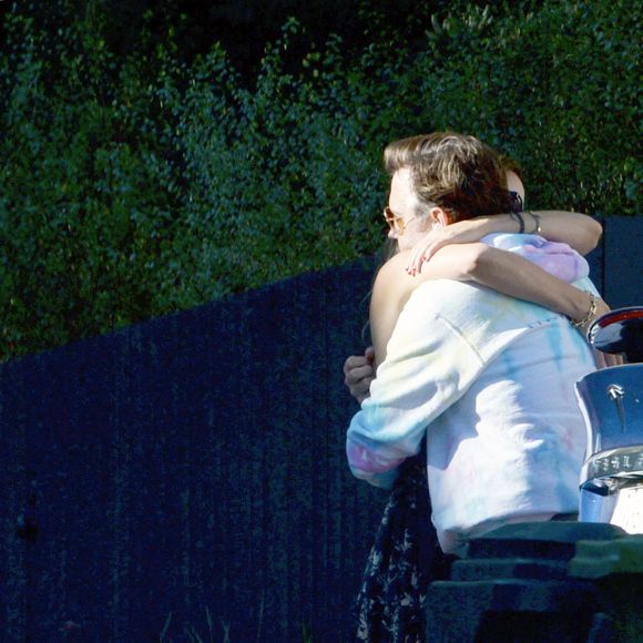 Exclusif - Olivia Wilde et son ex fiancé Jason Sudeikis partagent un moment de tendresse quelques jours après l'annonce de la rupture de leurs fiançailles à Los Angeles le 16 novembre 2020.