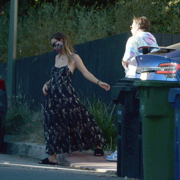 Exclusif - Olivia Wilde et son ex fiancé Jason Sudeikis partagent un moment de tendresse quelques jours après l'annonce de la rupture de leurs fiançailles à Los Angeles le 16 novembre 2020.