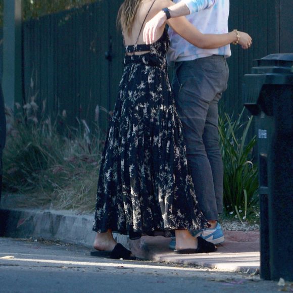 Exclusif - Olivia Wilde et son ex fiancé Jason Sudeikis partagent un moment de tendresse quelques jours après l'annonce de la rupture de leurs fiançailles à Los Angeles le 16 novembre 2020.