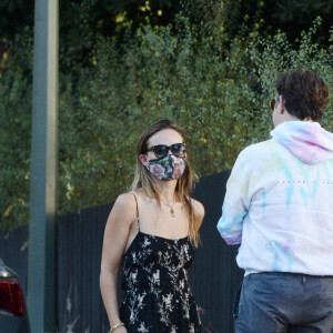 Exclusif - Olivia Wilde et son ex fiancé Jason Sudeikis partagent un moment de tendresse quelques jours après l'annonce de la rupture de leurs fiançailles à Los Angeles le 16 novembre 2020.