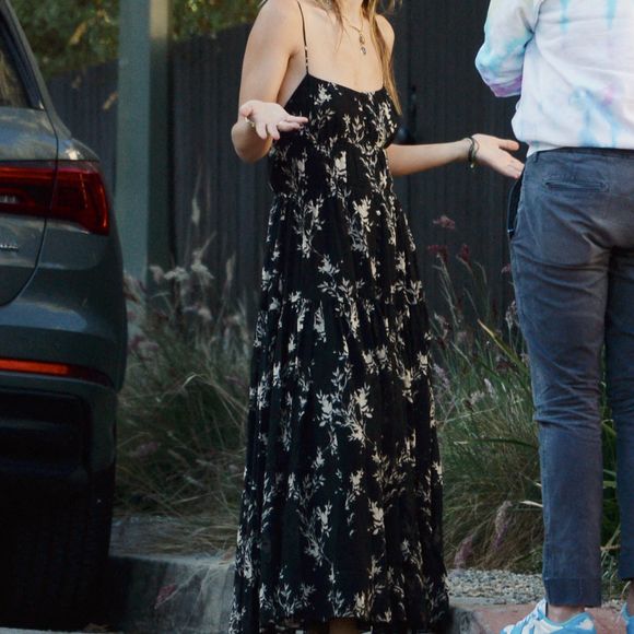 Exclusif - Olivia Wilde et son ex fiancé Jason Sudeikis partagent un moment de tendresse quelques jours après l'annonce de la rupture de leurs fiançailles à Los Angeles le 16 novembre 2020.