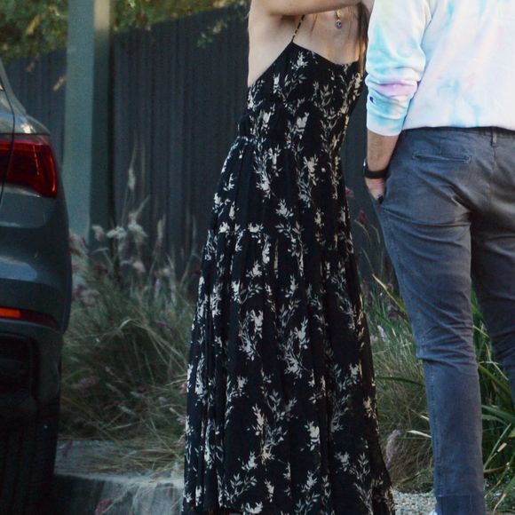 Exclusif - Olivia Wilde et son ex fiancé Jason Sudeikis partagent un moment de tendresse quelques jours après l'annonce de la rupture de leurs fiançailles à Los Angeles le 16 novembre 2020.