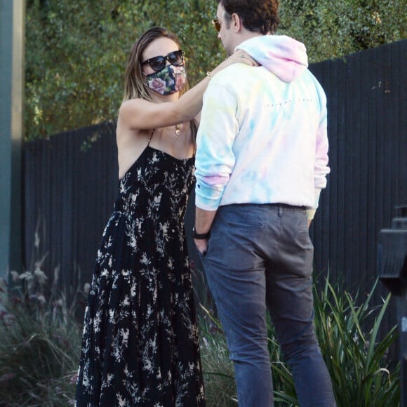 Exclusif - Olivia Wilde et son ex fiancé Jason Sudeikis partagent un moment de tendresse quelques jours après l'annonce de la rupture de leurs fiançailles à Los Angeles le 16 novembre 2020.