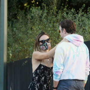 Exclusif - Olivia Wilde et son ex fiancé Jason Sudeikis partagent un moment de tendresse quelques jours après l'annonce de la rupture de leurs fiançailles à Los Angeles le 16 novembre 2020.