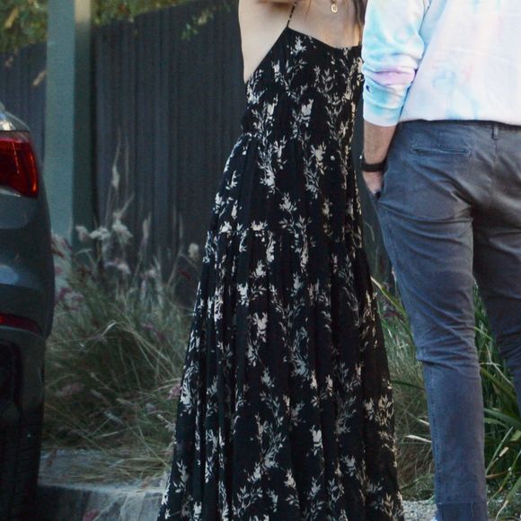 Exclusif - Olivia Wilde et son ex fiancé Jason Sudeikis partagent un moment de tendresse quelques jours après l'annonce de la rupture de leurs fiançailles à Los Angeles le 16 novembre 2020.