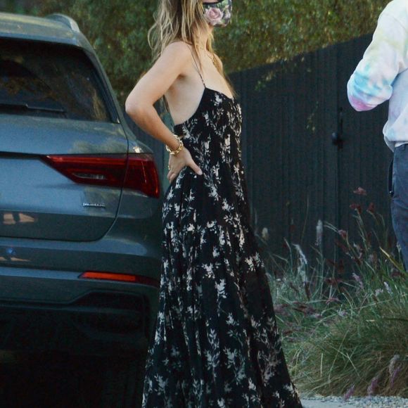 Exclusif - Olivia Wilde et son ex fiancé Jason Sudeikis partagent un moment de tendresse quelques jours après l'annonce de la rupture de leurs fiançailles à Los Angeles le 16 novembre 2020.