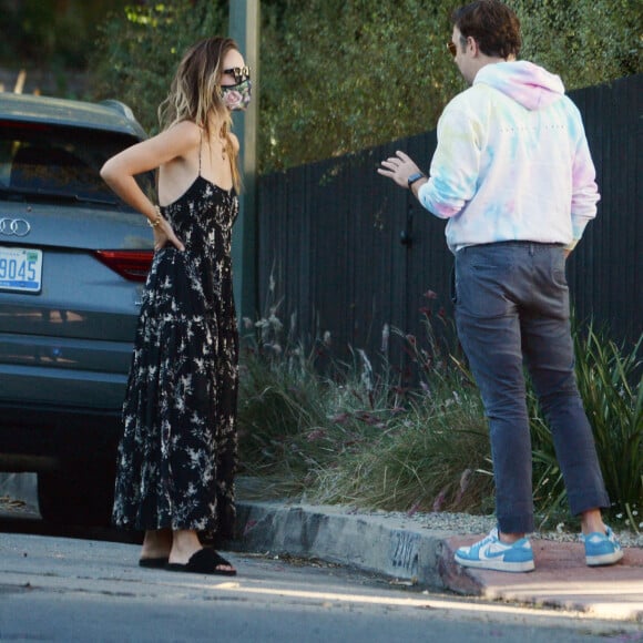 Exclusif - Olivia Wilde et son ex fiancé Jason Sudeikis partagent un moment de tendresse quelques jours après l'annonce de la rupture de leurs fiançailles à Los Angeles le 16 novembre 2020.