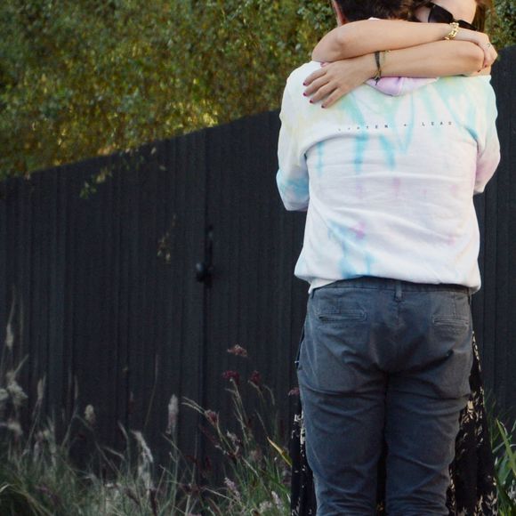 Exclusif - Olivia Wilde et son ex fiancé Jason Sudeikis partagent un moment de tendresse quelques jours après l'annonce de la rupture de leurs fiançailles à Los Angeles le 16 novembre 2020.