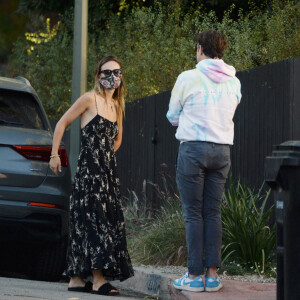 Exclusif - Olivia Wilde et son ex fiancé Jason Sudeikis partagent un moment de tendresse quelques jours après l'annonce de la rupture de leurs fiançailles à Los Angeles le 16 novembre 2020.