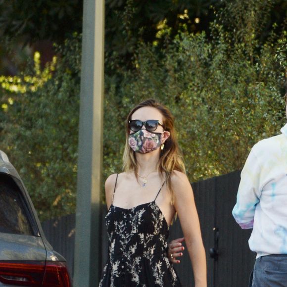 Exclusif - Olivia Wilde et son ex fiancé Jason Sudeikis partagent un moment de tendresse quelques jours après l'annonce de la rupture de leurs fiançailles à Los Angeles le 16 novembre 2020.