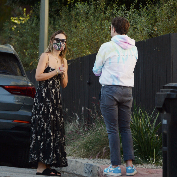 Exclusif - Olivia Wilde et son ex fiancé Jason Sudeikis partagent un moment de tendresse quelques jours après l'annonce de la rupture de leurs fiançailles à Los Angeles le 16 novembre 2020.