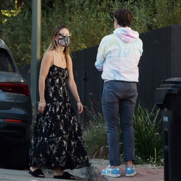 Exclusif - Olivia Wilde et son ex fiancé Jason Sudeikis partagent un moment de tendresse quelques jours après l'annonce de la rupture de leurs fiançailles à Los Angeles le 16 novembre 2020.