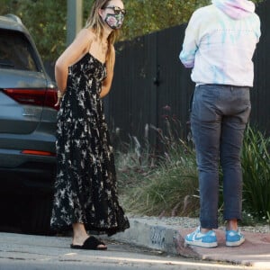 Exclusif - Olivia Wilde et son ex fiancé Jason Sudeikis partagent un moment de tendresse quelques jours après l'annonce de la rupture de leurs fiançailles à Los Angeles le 16 novembre 2020.