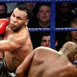 Mike Tyson affronte Julius Francis à la MEN Arena à Manchester. Janvier 2000.