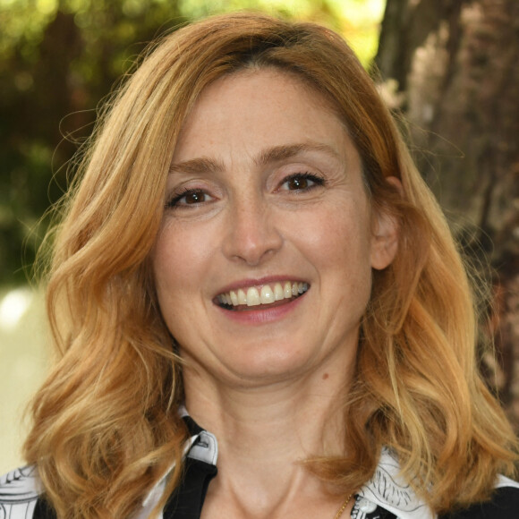 Julie Gayet au photocall du film "Poly" - Festival du film Francophone d'Angoulême 2020 le 29 Août 2020. © Guirec Coadic / Bestimage 
