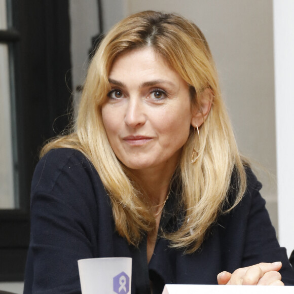 Julie Gayet (Ambassadrice de la Fondation des femmes) lors de la présentation de la Cité Audacieuse avant l'inauguration du 5 mars, à Paris, France, le 3 mars 2020. La Cité Audacieuse: lieu unique dédié à l'égalité Femmes-Hommes et à la lutte contre les violences faites aux femmes ! © Marc Ausset-Lacroix/Bestimage 