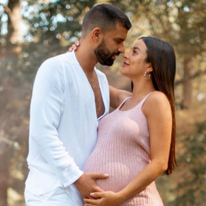 Vincent Queijo et sa fiancée Rym Renom sont devenus parents pour la première fois dimanche 27 septembre 2020 d'une petite fille - Instagram