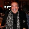Max Chaoul pose pour le 6eme prix d'art contemporain a l'hotel Meurice a Paris