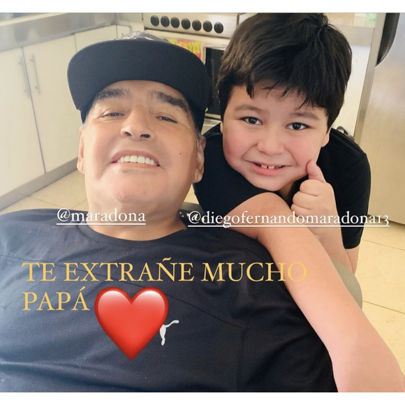 Diego Maradona et son fils Diego Fernando (7 ans) posent ensemble sur Instagram juste avant la mort de la légende du football.