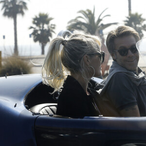 Le prince Emmanuel-Philibert de Savoie et Laeticia Hallyday - Le prince Emmanuel-Philibert de Savoie est au volant de la voiture "Shelby Cobra" sport de Johnny avec Laeticia Hallyday direction le restaurant SoHo House de Malibu en famille à Los Angeles, le 3 novembre 2019.