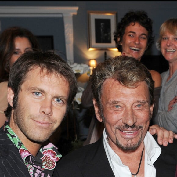 Le prince Emmanuel-Philibert de Savoie, Johnny Hallyday et son épouse Laeticia à Los Angeles en 2008.