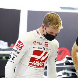 Mick Schumacher, nouveau pilote de l'écurie Haas, lors des préparatifs pour le Grand Prix de Formule 1 de Sakhir. Le 2 décembre 2020 © Motorsport Images / Panoramic / Bestimage