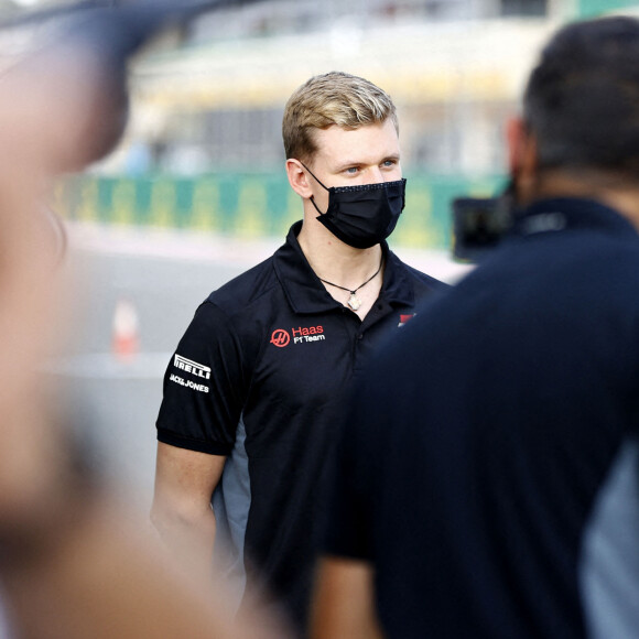 Mick Schumacher, nouveau pilote de l'écurie Haas, lors des préparatifs pour le Grand Prix de Formule 1 de Sakhir. Le 2 décembre 2020 © Motorsport Images / Panoramic / Bestimage