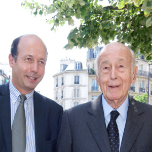 Exclusif - Louis Giscard d'Estaing et son père Valéry Giscard d'Estaing lors de la neuvième édition du déjeuner Pères et fils organisé au café Les Deux Magots à Paris, le 23 juin 2014. 