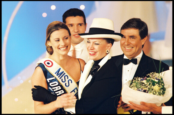 Archives - Sophie Thalmann élue Miss France 1998 à Deauville avec Geneviève de Fontenay et Jean-Pierre Foucault