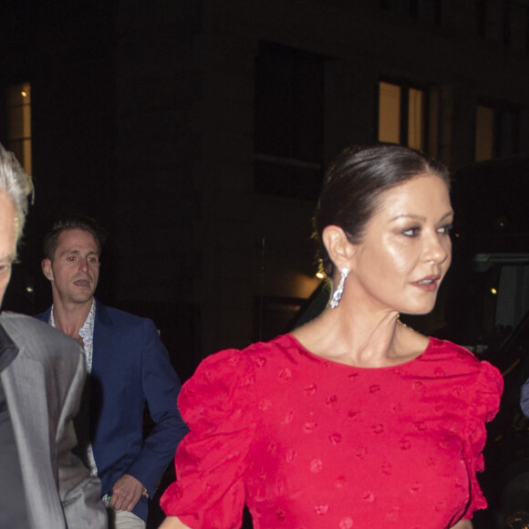 Exclusif - Michael Douglas et sa femme Catherine Zeta Jones à la sortie de leur dîner d'anniversaire (75 et 50 ans) à New York le 25 septembre 2019.