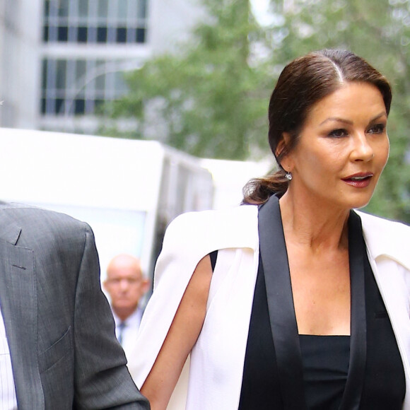 Michael Douglas et sa femme Catherine Zeta-Jones arrivent au Paley Media Center à New York, le 12 septembre 2019.