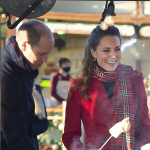 Le prince William et Catherine Kate Middleton rencontrent des étudiants au chateau de Cardiff pour évoquer leur ressenti sur le confinement.