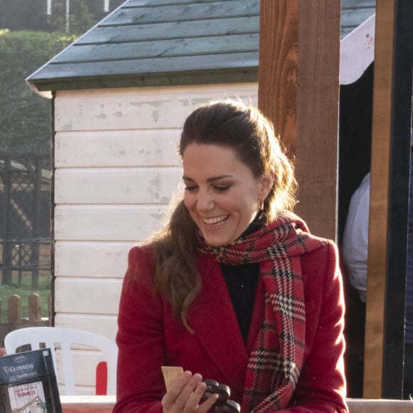 Le prince William et Catherine Kate Middleton rencontrent des étudiants au chateau de Cardiff pour évoquer leur ressenti sur le confinement le 8 décembre 2020.