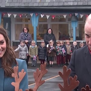 Le prince William, duc de Cambridge, et Catherine (Kate) Middleton, duchesse de Cambridge, rencontrent le personnel et les élèves lors d'une visite à la Holy Trinity Church of England First School à Berwick upon Tweed le deuxième jour d'une tournée de trois jours à travers le pays. Le 7 décembre 2020.