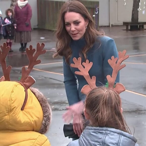 Le prince William, duc de Cambridge, et Catherine (Kate) Middleton, duchesse de Cambridge, rencontrent le personnel et les élèves lors d'une visite à la Holy Trinity Church of England First School à Berwick upon Tweed le deuxième jour d'une tournée de trois jours à travers le pays. Le 7 décembre 2020. 