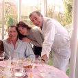  Marc Meneau dans son restaurant l'Espérance avec Caroline Barclay et Gérard Bourgoin 