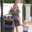 Exclusif - Pippa Middleton, 37 ans, et son fils Arthur, lors de leur promenade dans le quartier de Chelsea à Londres, le 11 septembre 2020.